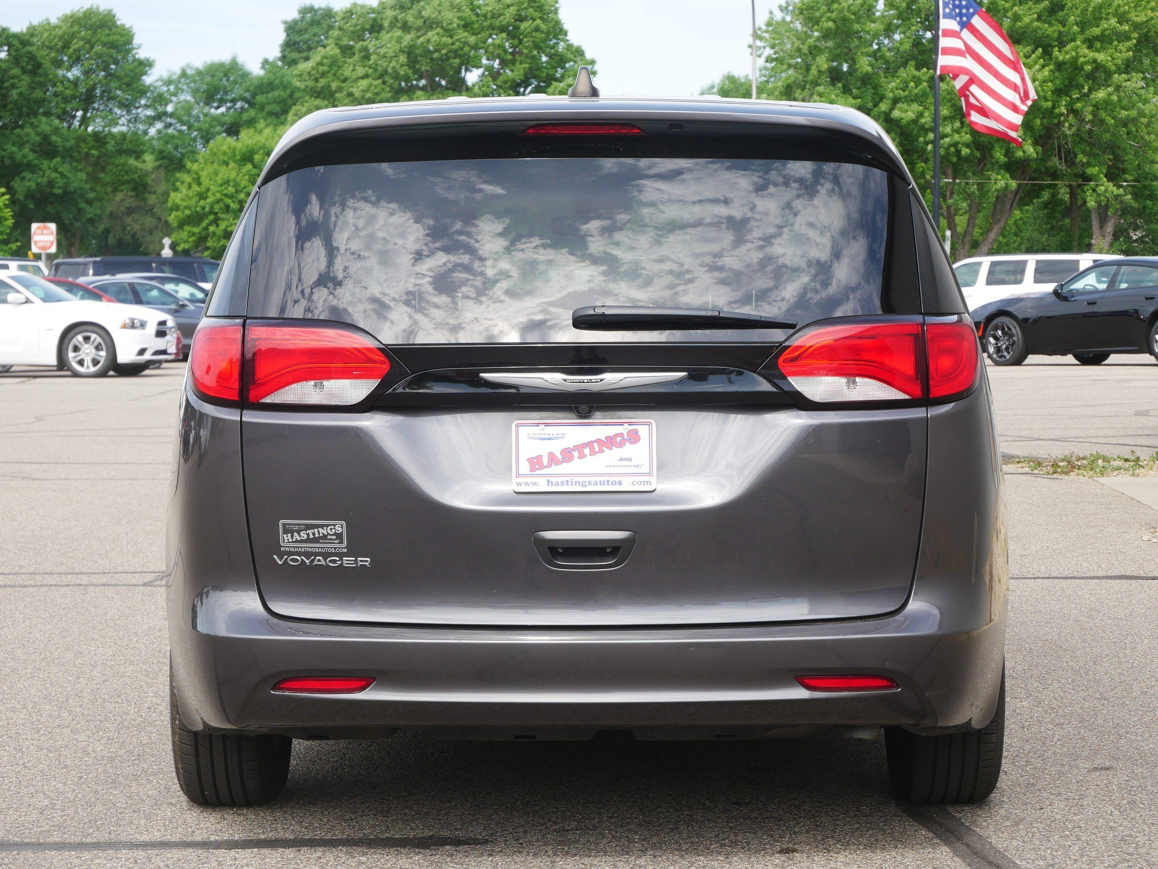Used 2023 Granite Crystal Metallic Clearcoat Chrysler LX image 4
