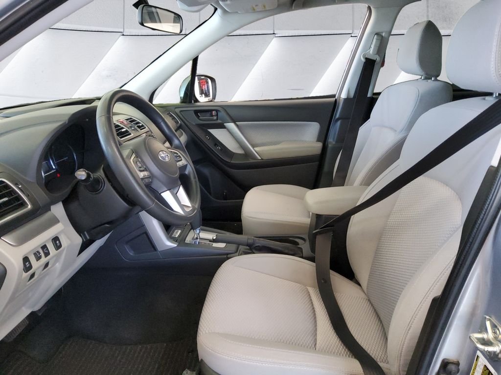 Used 2018 Silver Subaru 2.5i Premium image 7