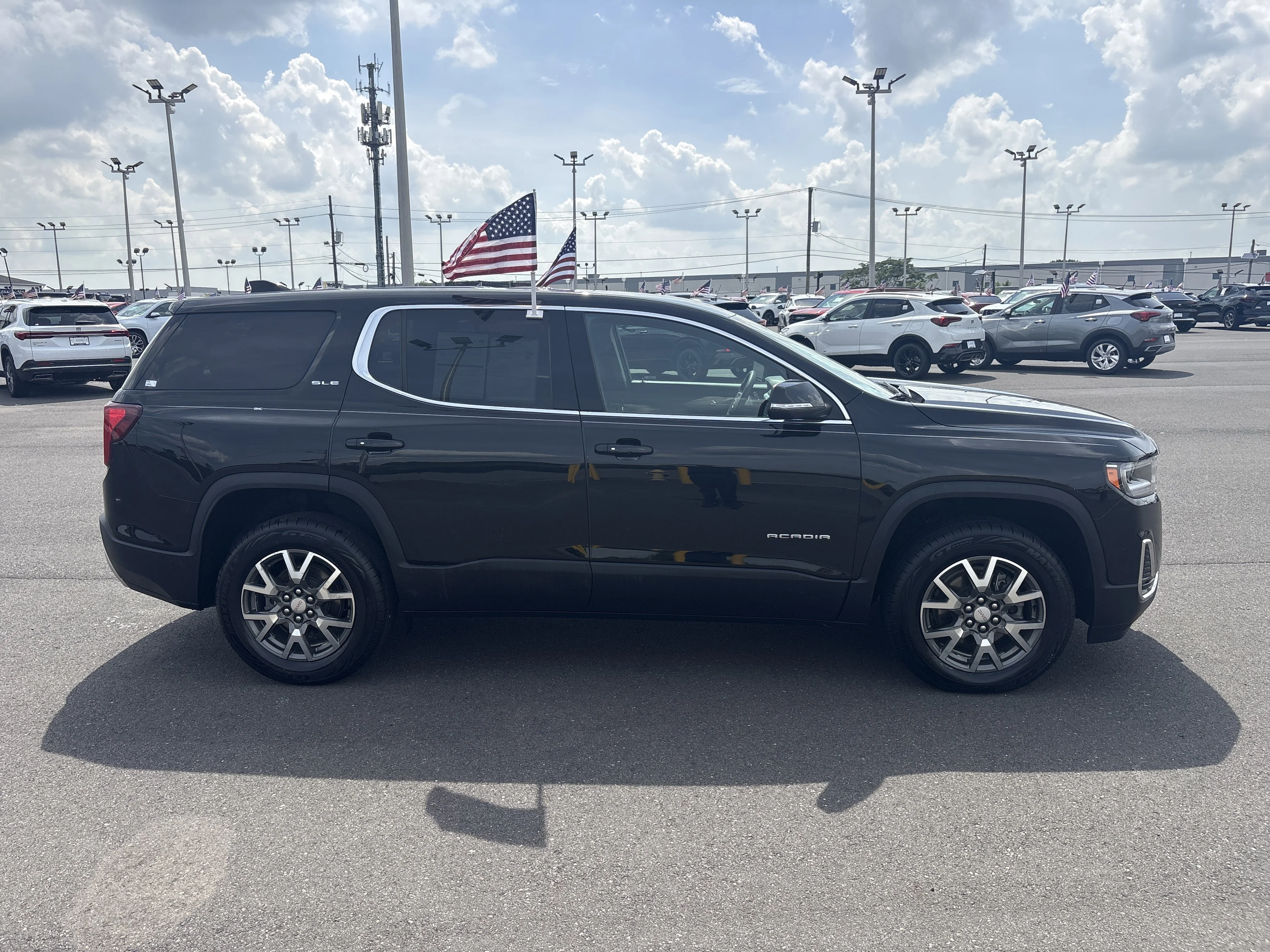 Used 2023 Ebony Twilight Metallic GMC SLE image 4