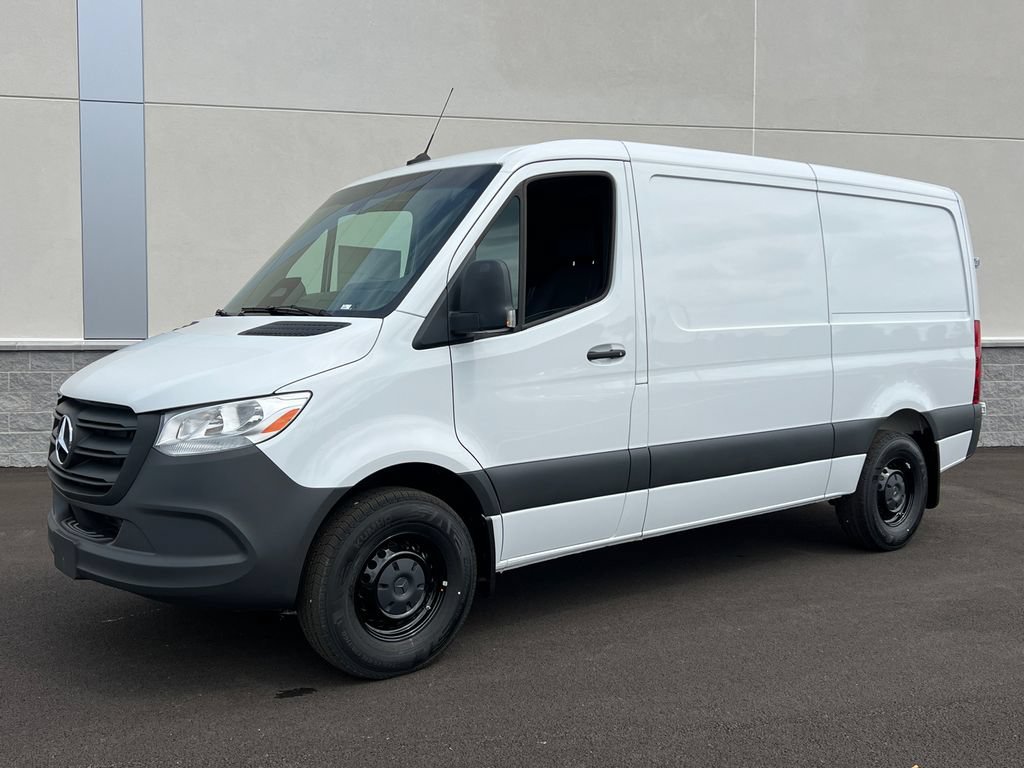 New 2026 Arctic+White Mercedes-Benz Cargo 144 WB image 30