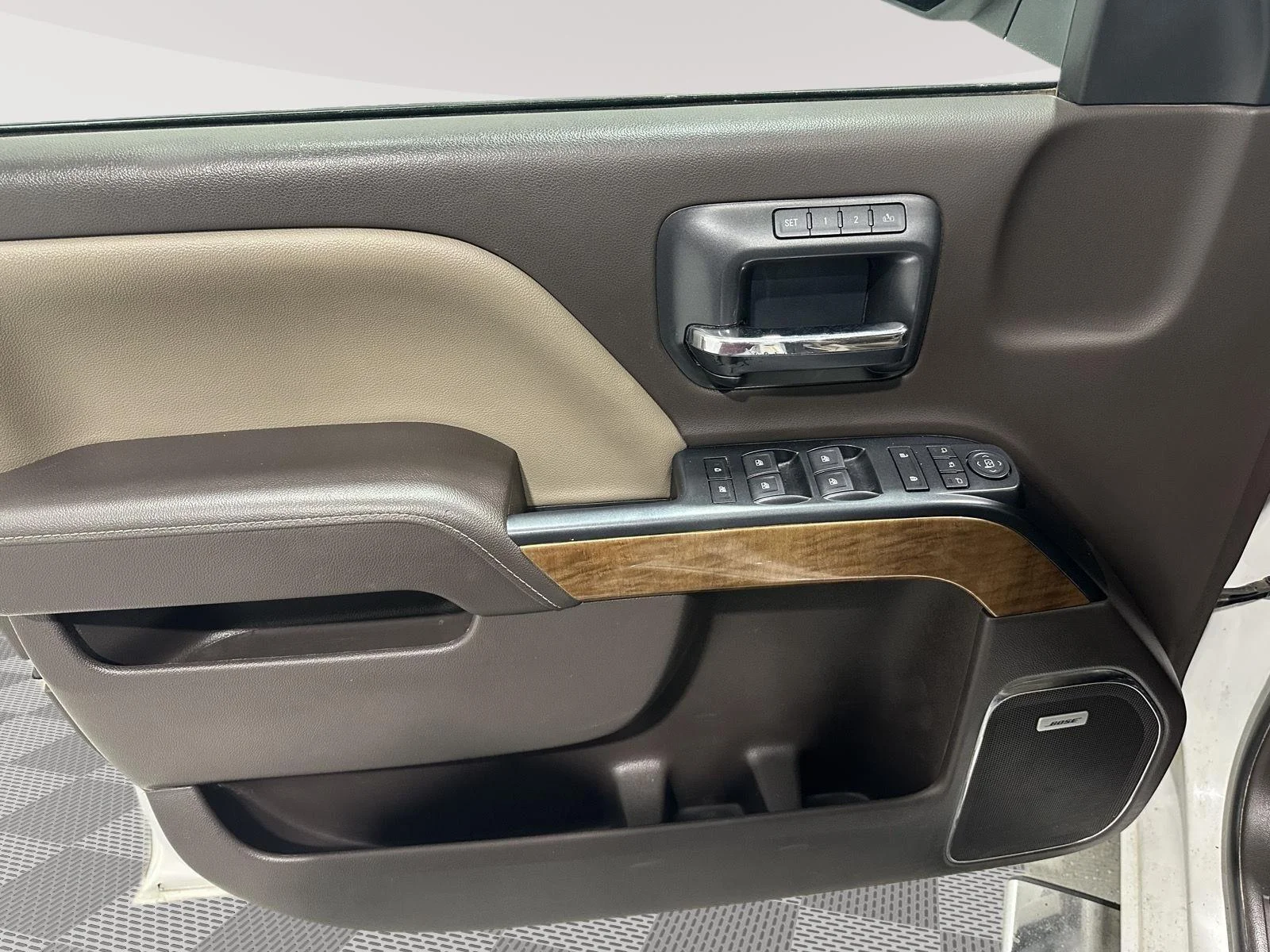 Used 2018 SUMMIT WHITE Chevrolet LTZ image 20