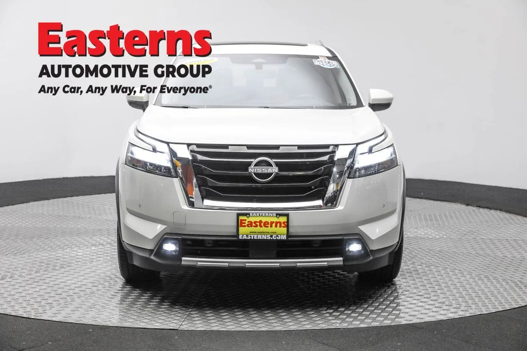 Used 2022 White Nissan Platinum image 2
