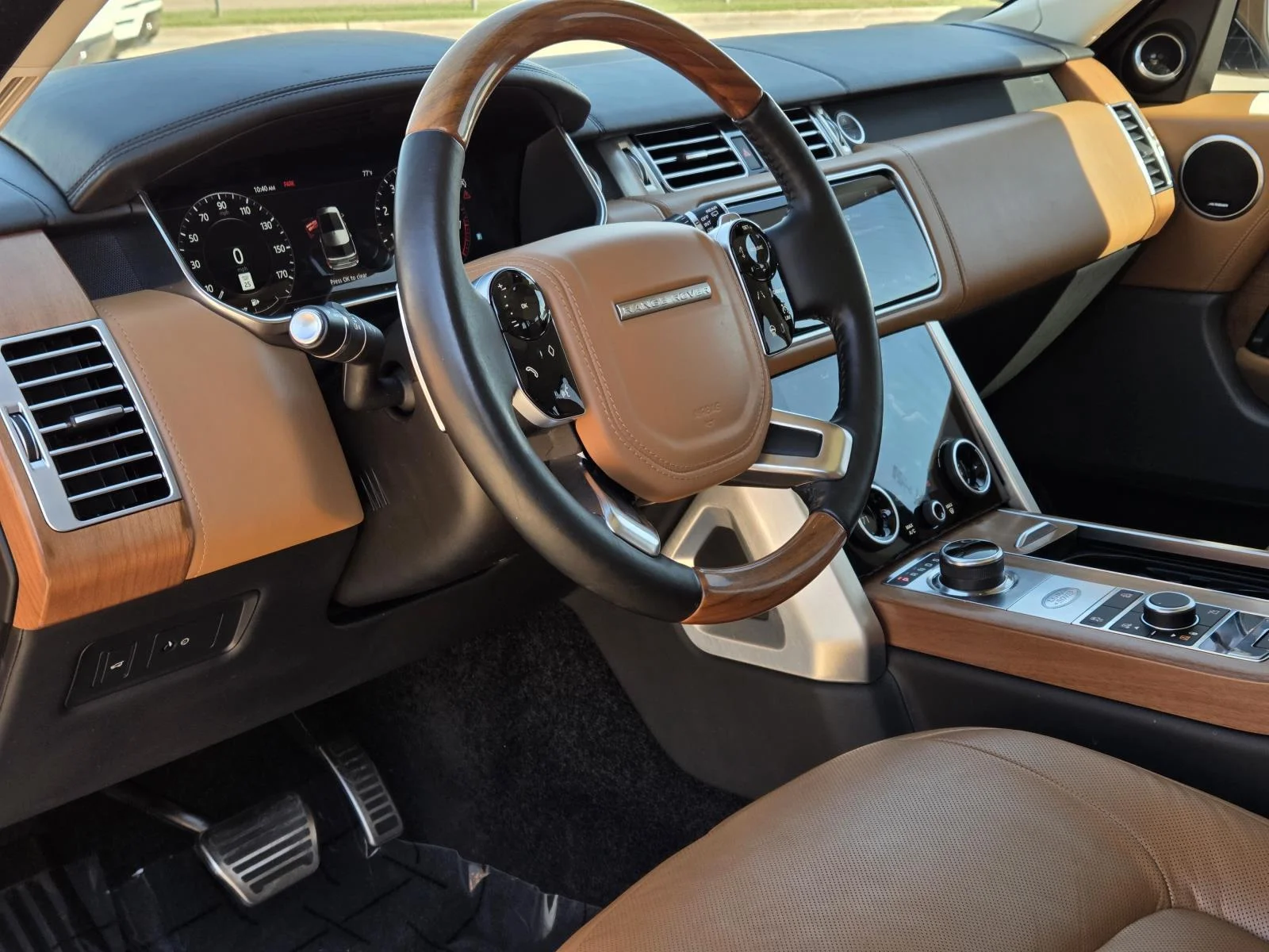 Used 2019 Silicon Silver Premium Metallic Land Rover Autobiography image 34
