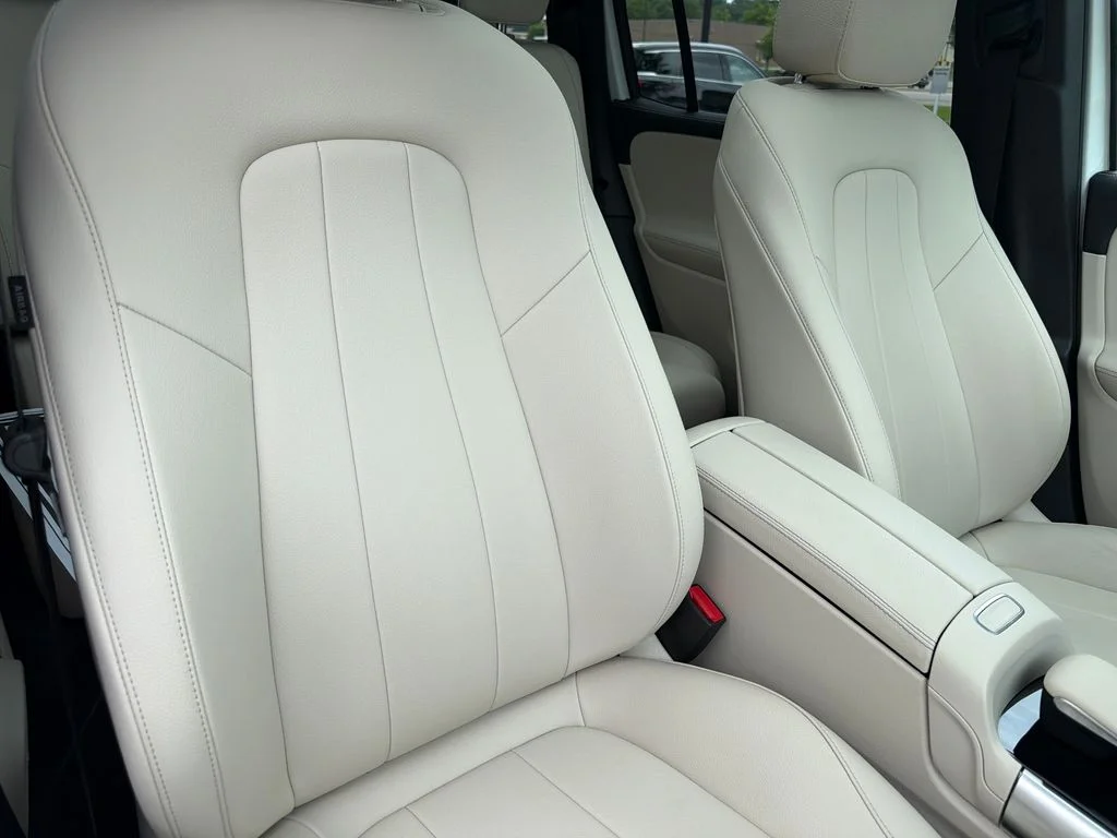 Used 2022 White Mercedes-Benz GLB 250 image 38
