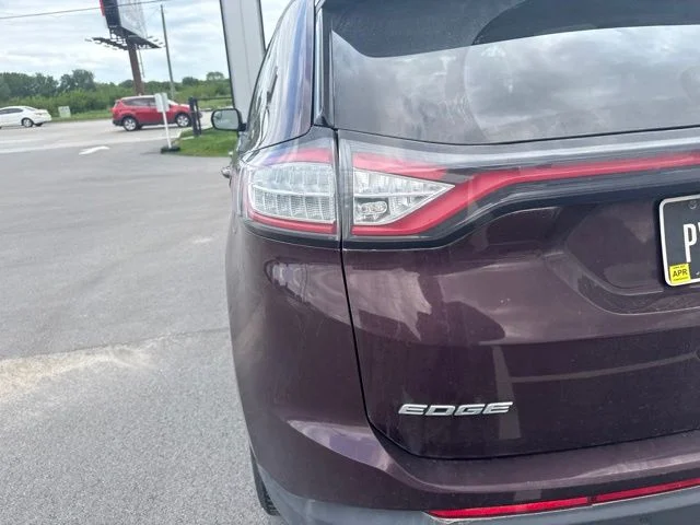 Used 2018 Red Ford SEL image 9
