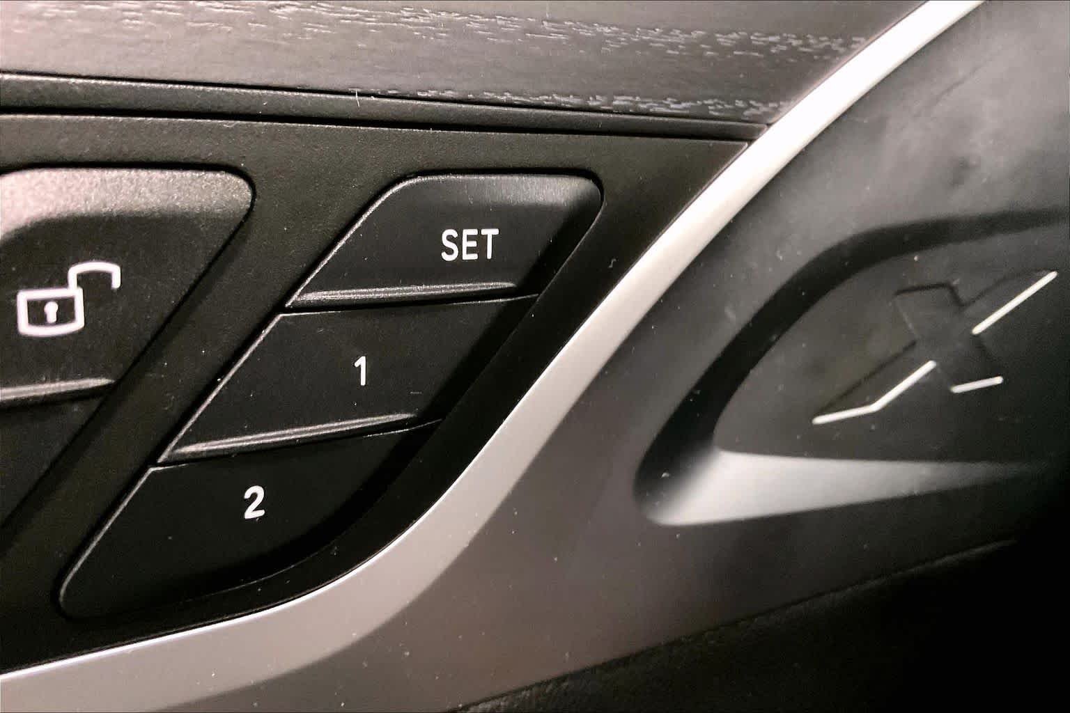 Used 2022 Jet Black BMW xDrive30i image 36