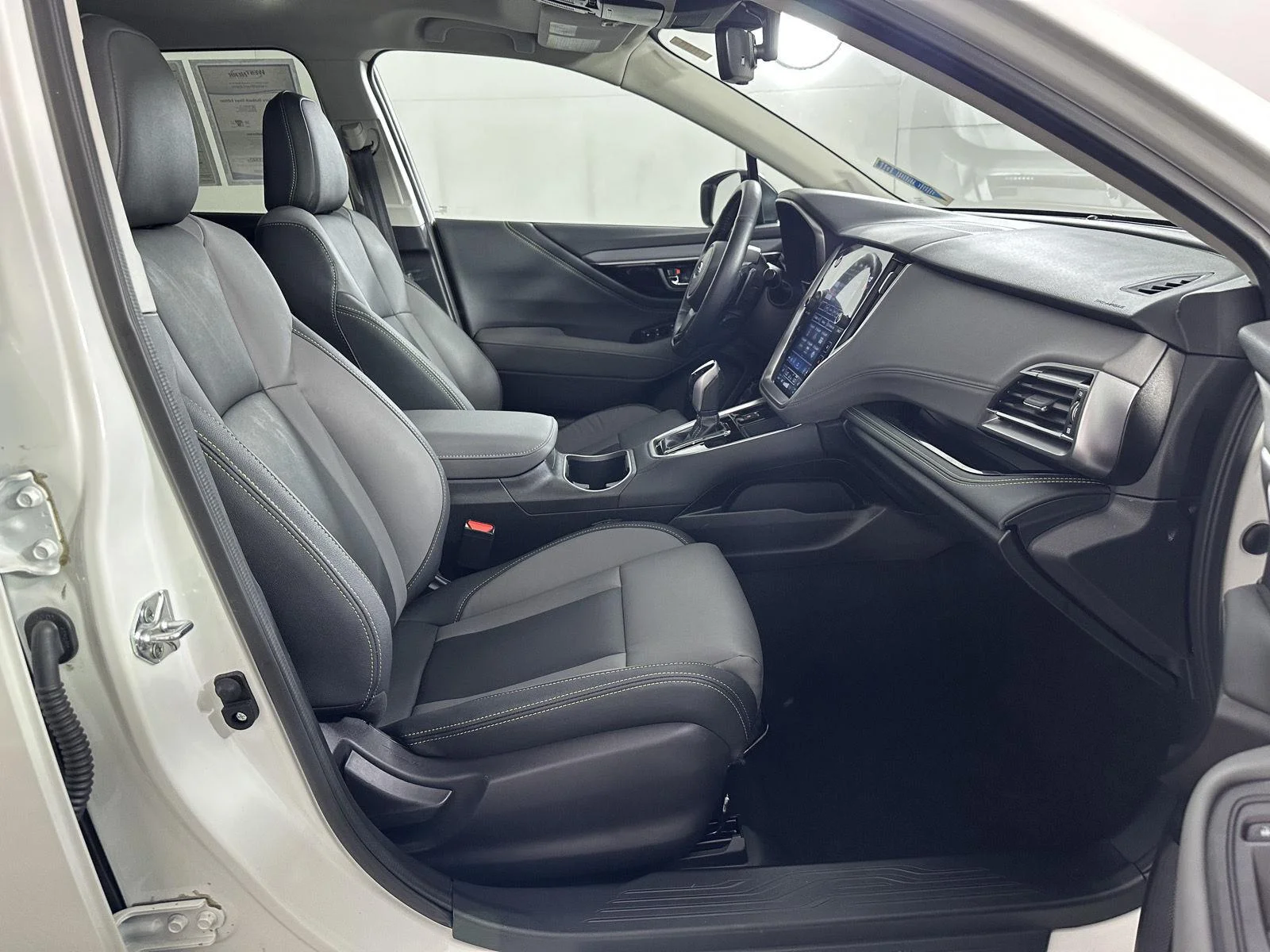 Used 2025 Crystal White Pearl Subaru Onyx Edition image 26
