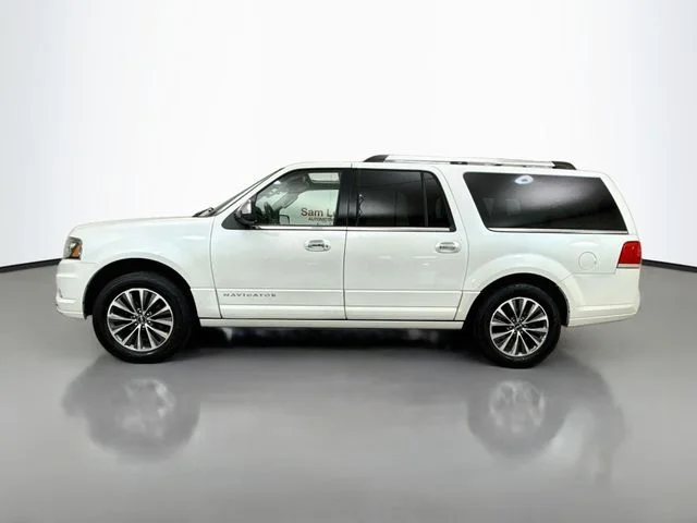 Used 2017 White Platinum Clearcoat Lincoln Select image 4