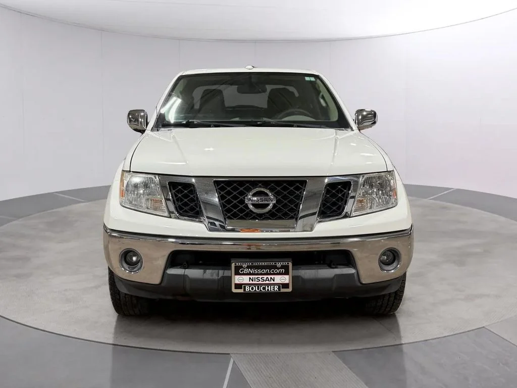 Used 2015 Glacier White Nissan SL image 9