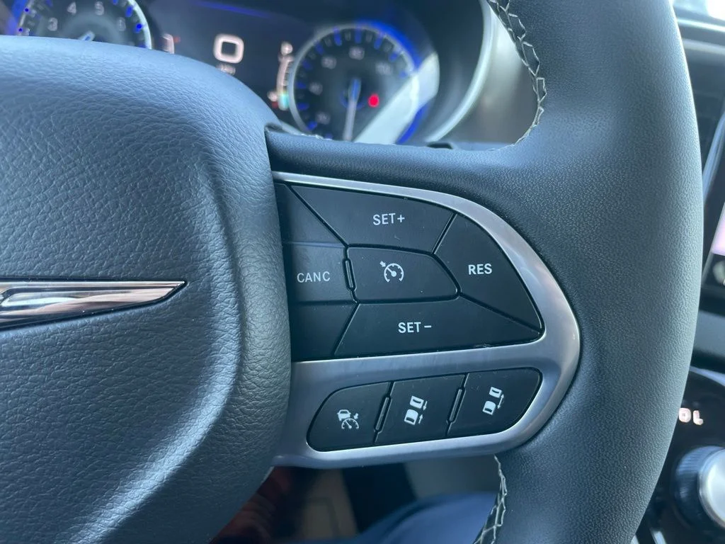 2024 Chrysler Pacifica Touring L - Photo 22