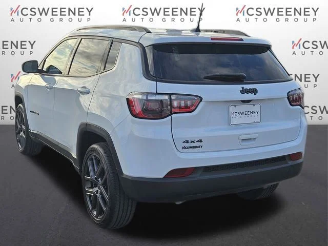 New 2026 Bright White Clear-Coat Exterior Paint Jeep Latitude image 3