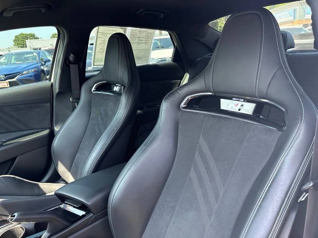 Used 2022 Ceramic White Hyundai Base image 15
