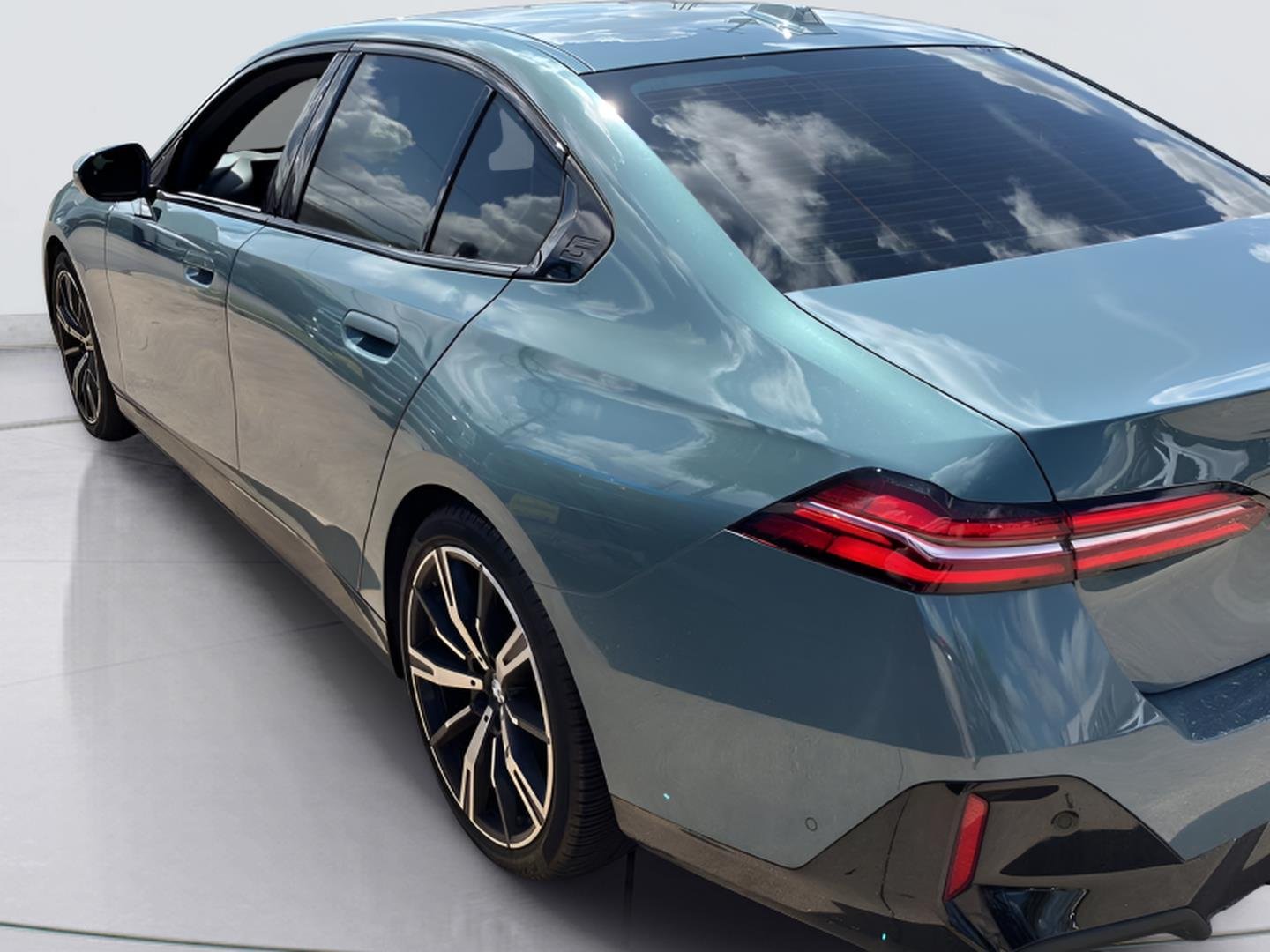 Used 2024 Cape York Green Metallic BMW 530i image 9