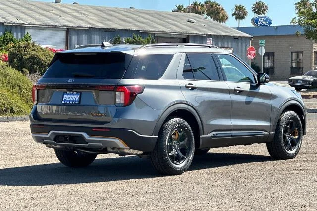 New 2026 Carbonized Gray Metallic Ford Tremor® image 29