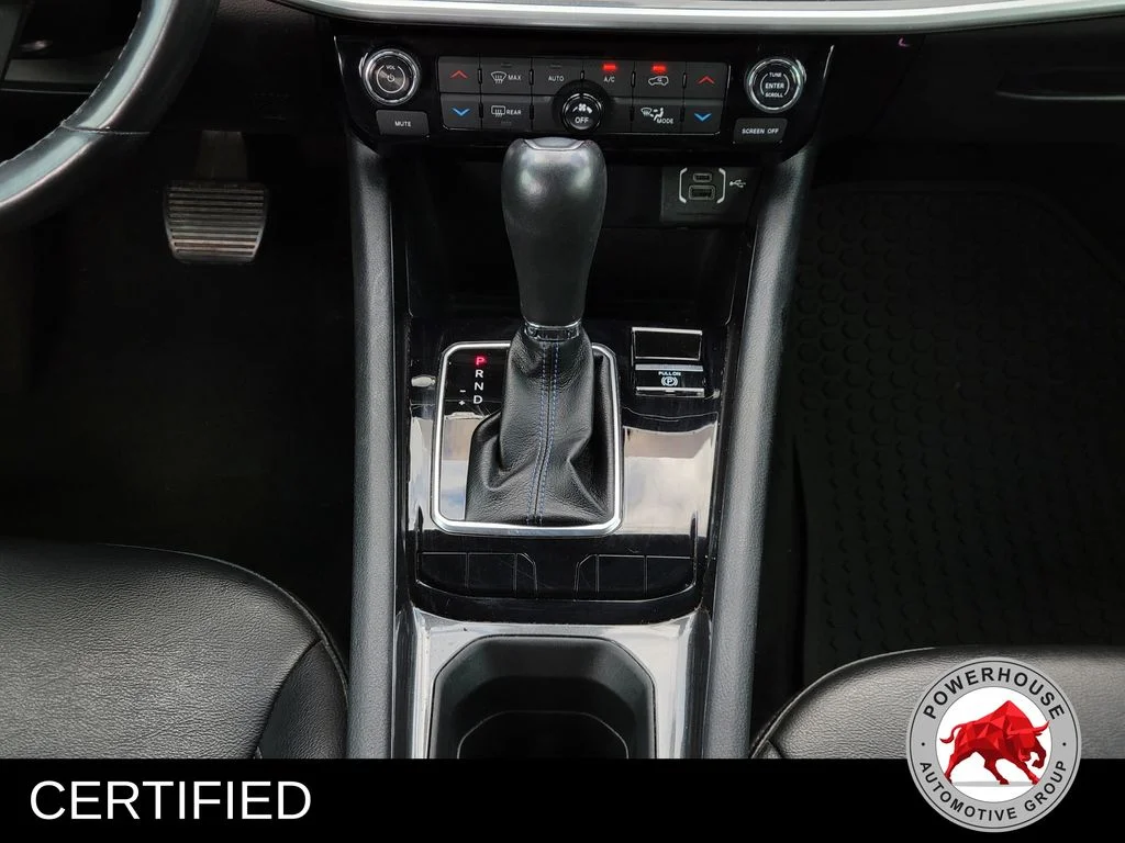 Used 2022 Red Jeep Latitude image 24