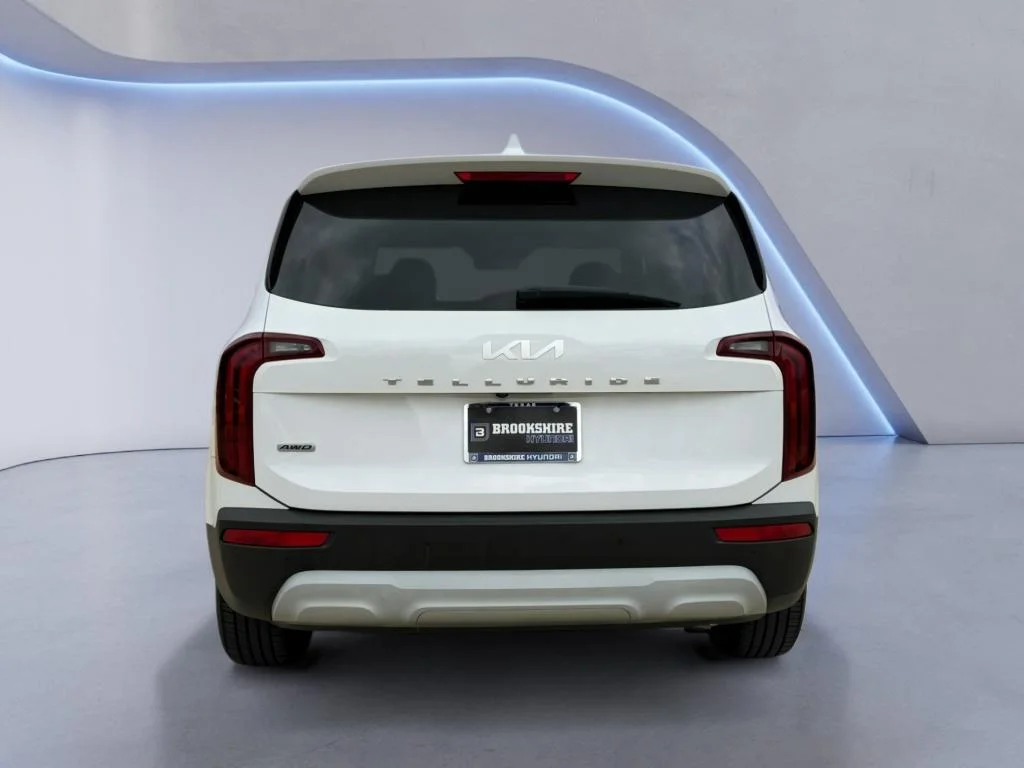 Used 2022 Glacial White Pearl Kia LX image 5