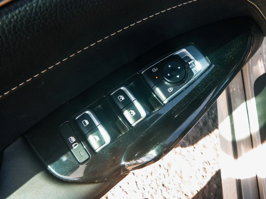 Used 2025 Wolf Gray Kia GT-Line image 10