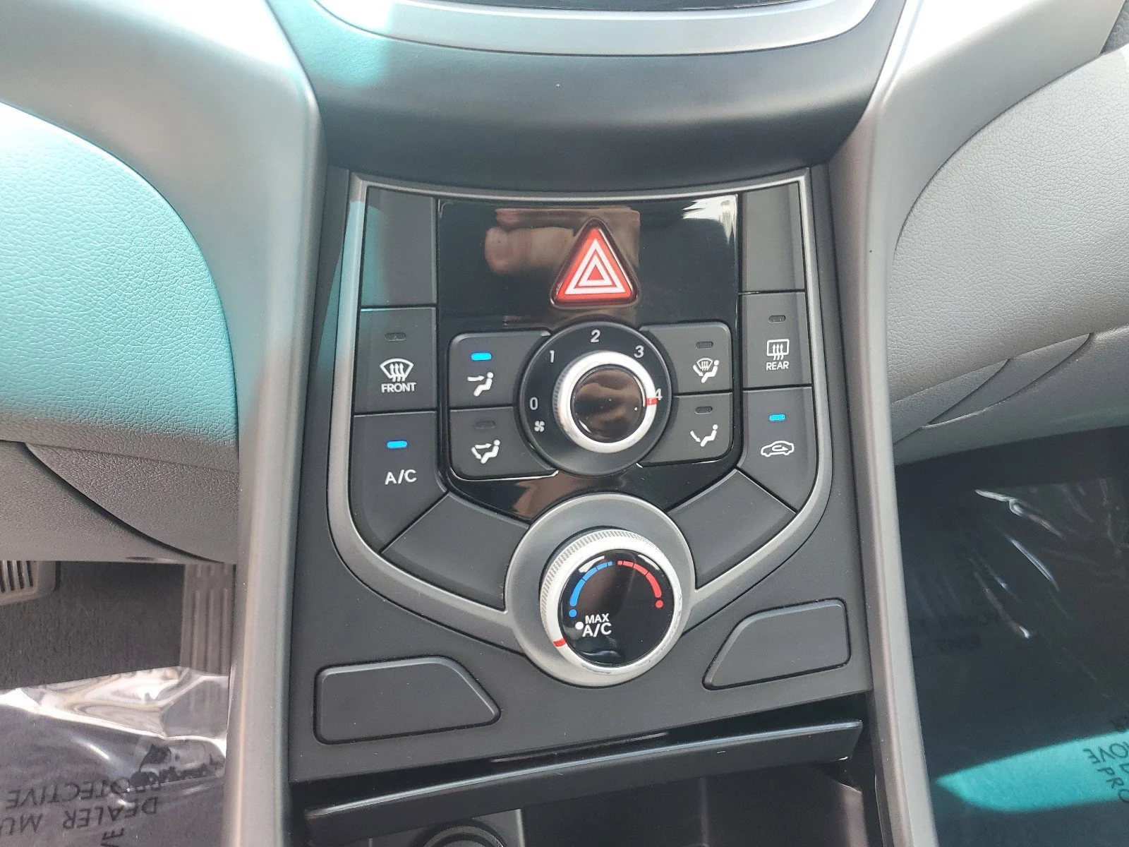 Used 2014 Radiant Silver Hyundai SE image 16