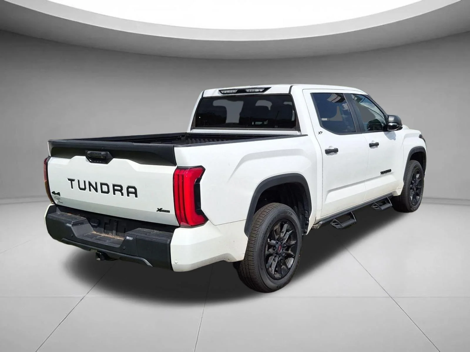 Used 2024 Ice Cap Toyota SR5 image 5