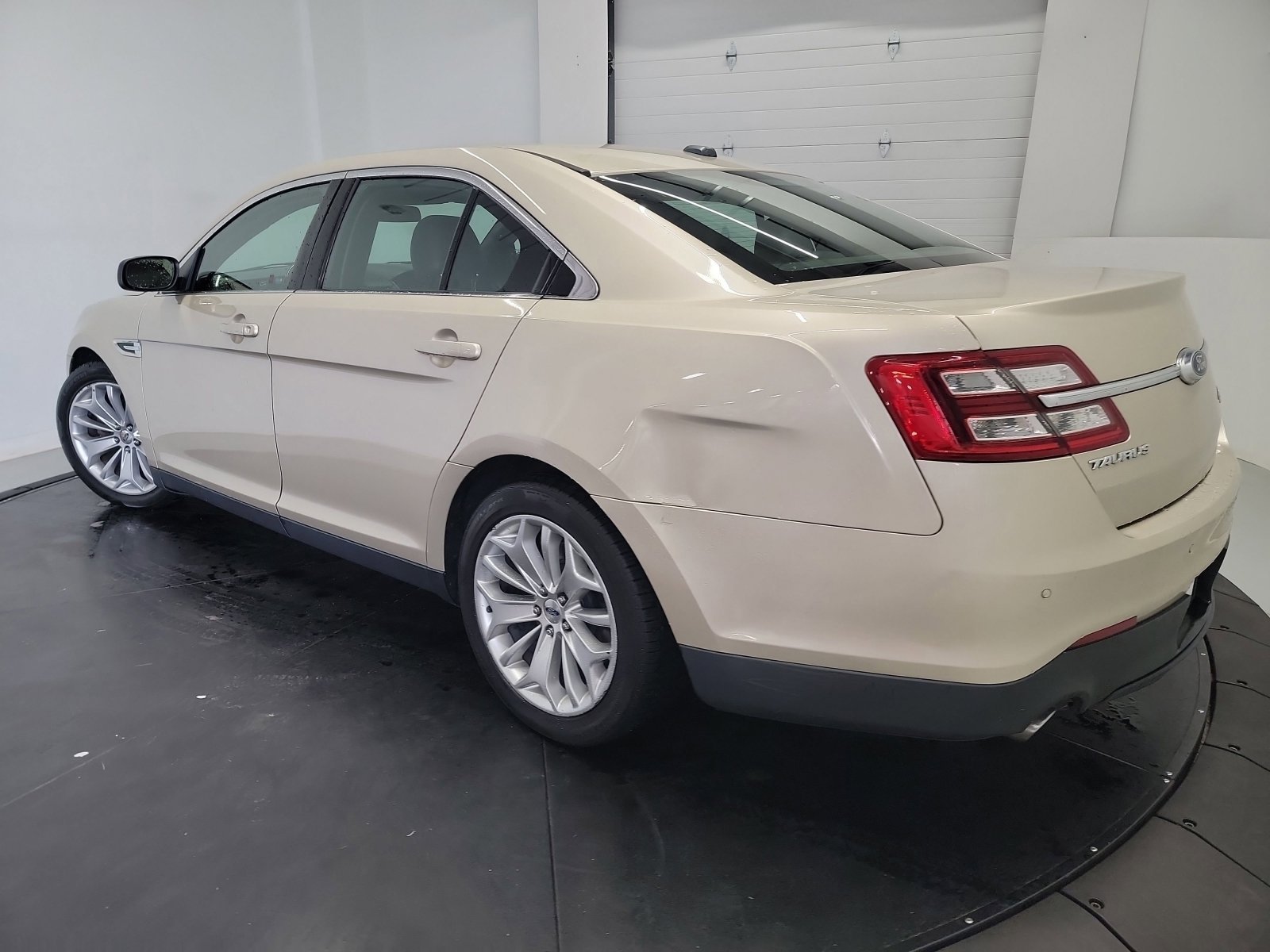 Used 2017 White Gold Metallic Ford Limited image 6