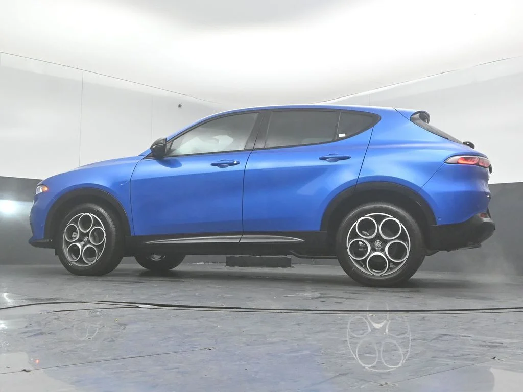 New 2026 Misano Blue Metallic Exterior Paint Alfa Romeo Base image 34