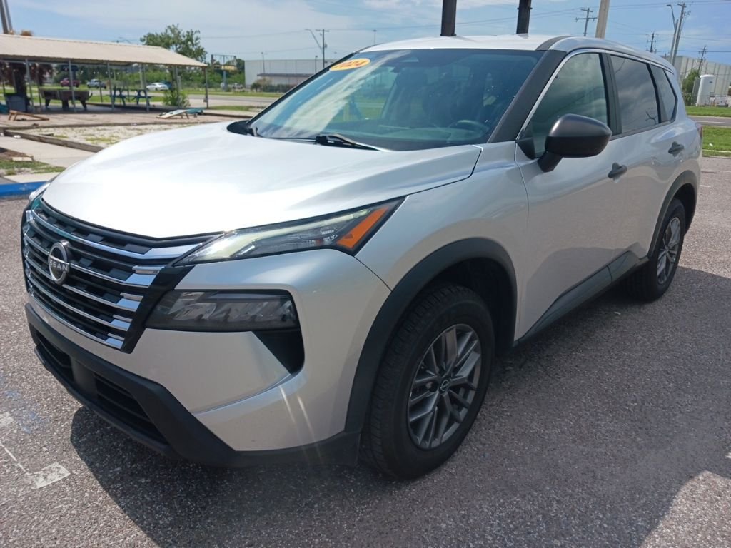 Used 2024 Silver Nissan S image 7