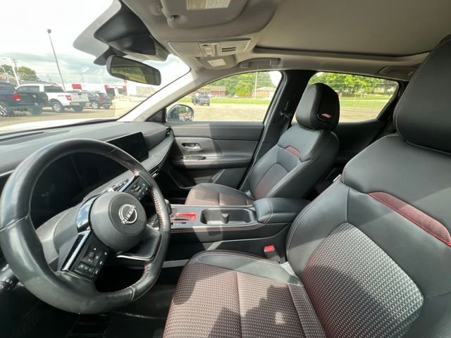 Used 2025 White Nissan SR image 10