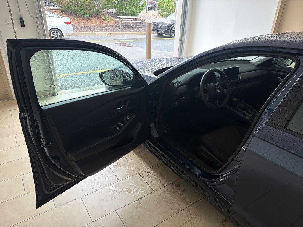 Used 2024  Honda EX image 9