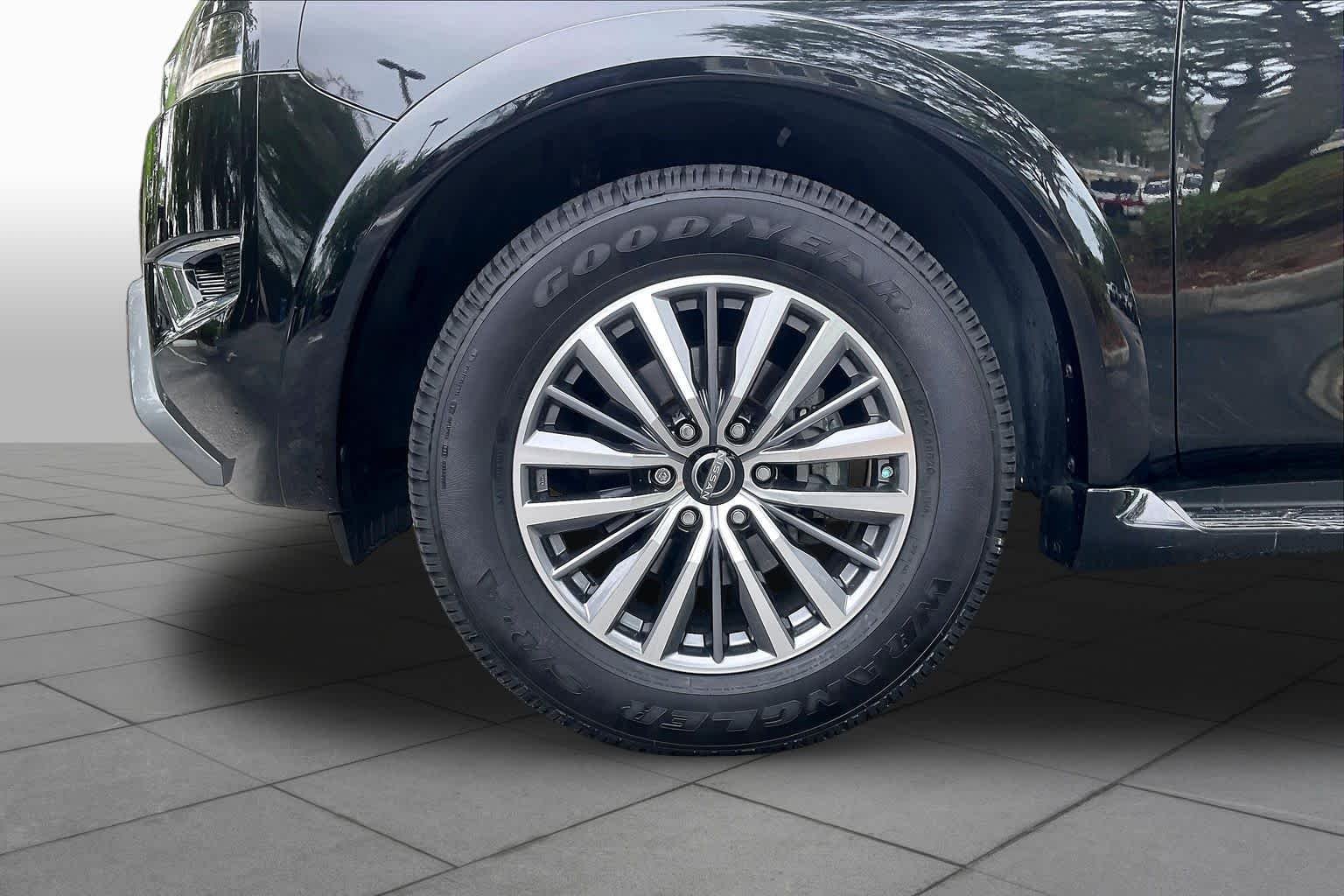 Used 2023 Super Black Nissan SL image 17