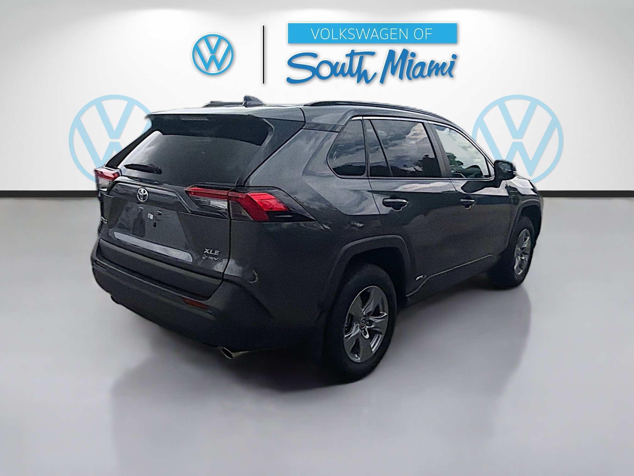 Used 2025 Magnetic Gray Metallic Toyota Hybrid XLE image 7