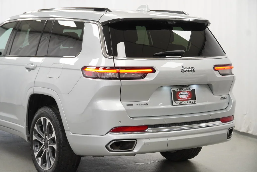 Used 2021 Silver Jeep Overland image 17