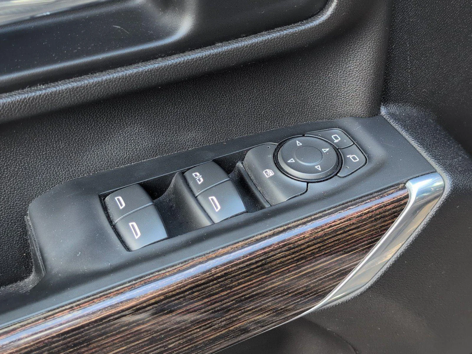 Used 2022 Onyx Black GMC SLE image 20