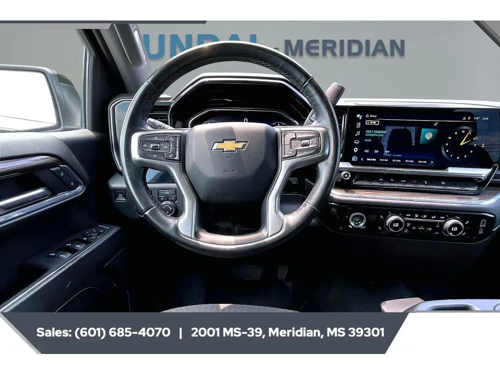Used 2024 Summit White Chevrolet LT image 5