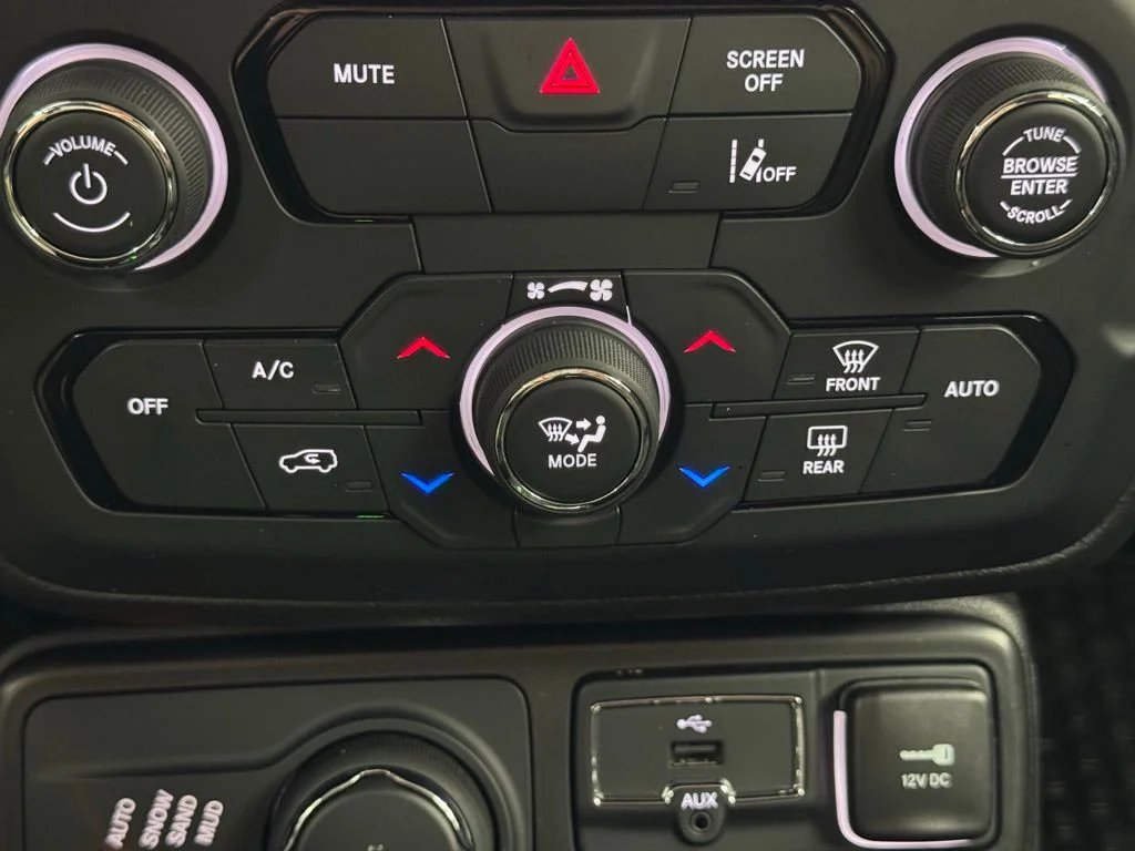 Used 2023 Graphite Gray Jeep Latitude image 26