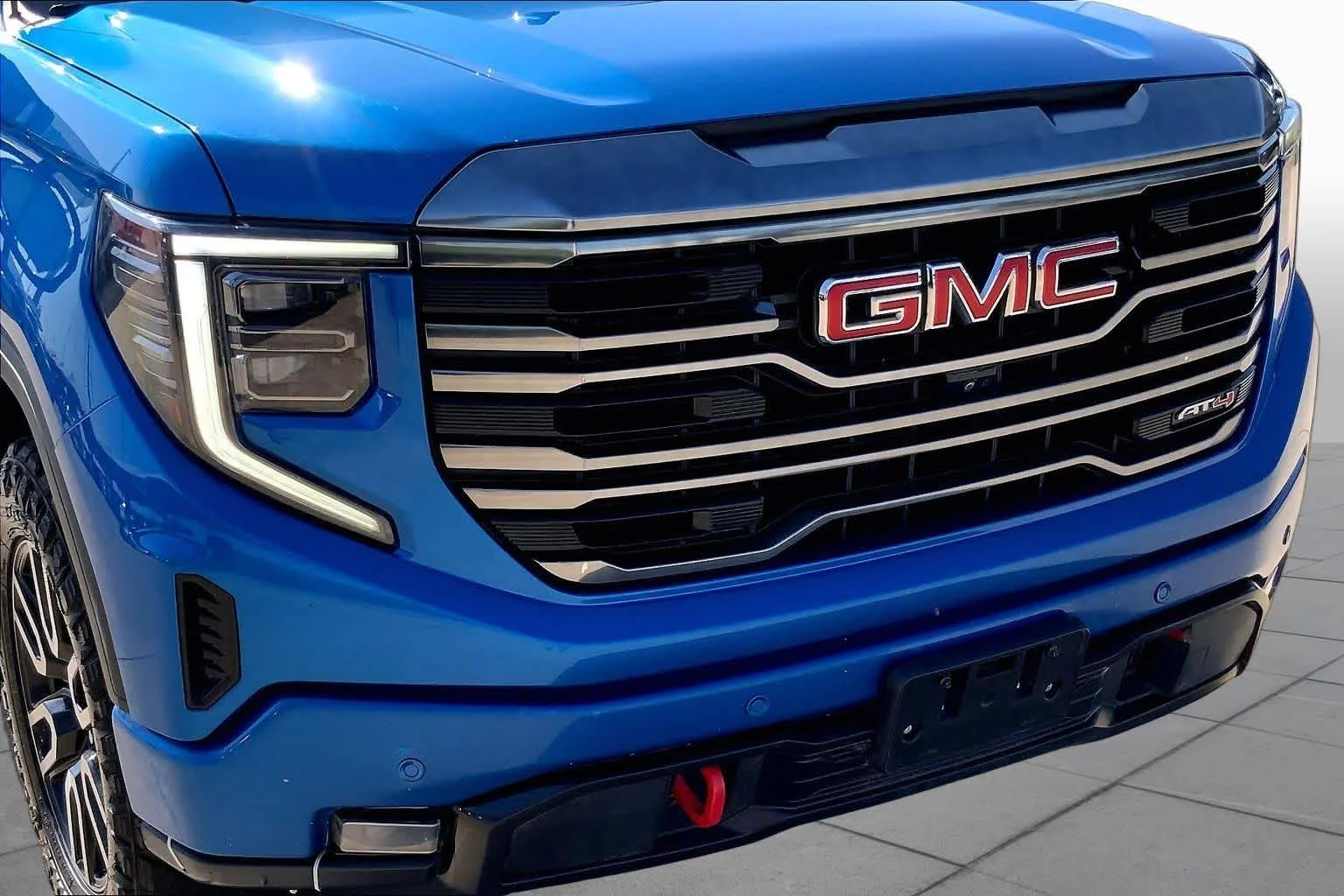 Used 2022 DYNAMIC BLUE METALLIC GMC AT4 image 28