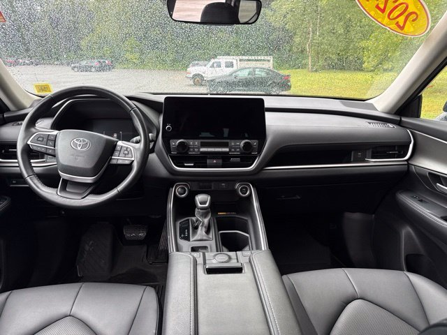 Used 2024 White Toyota XLE image 12