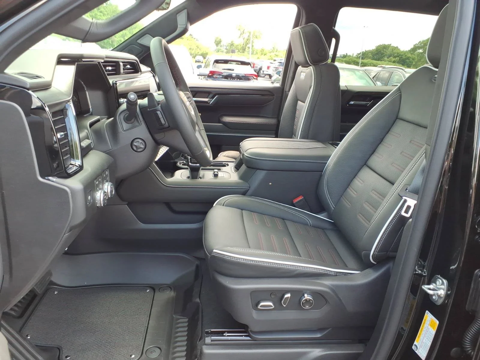 2026 GMC Sierra 1500 AT4X - Photo 4