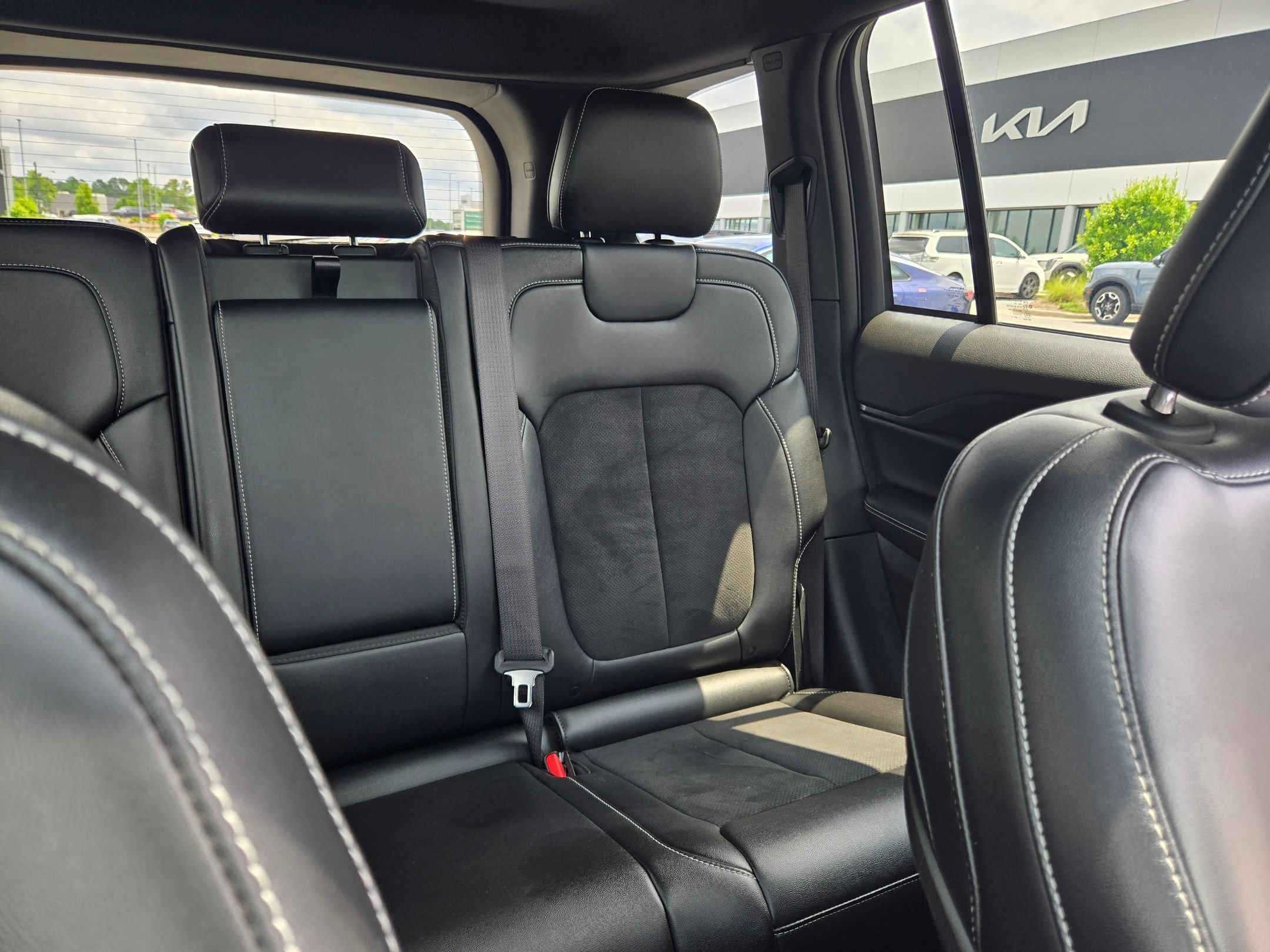 Used 2025 Silver Zynith Jeep Altitude X image 14