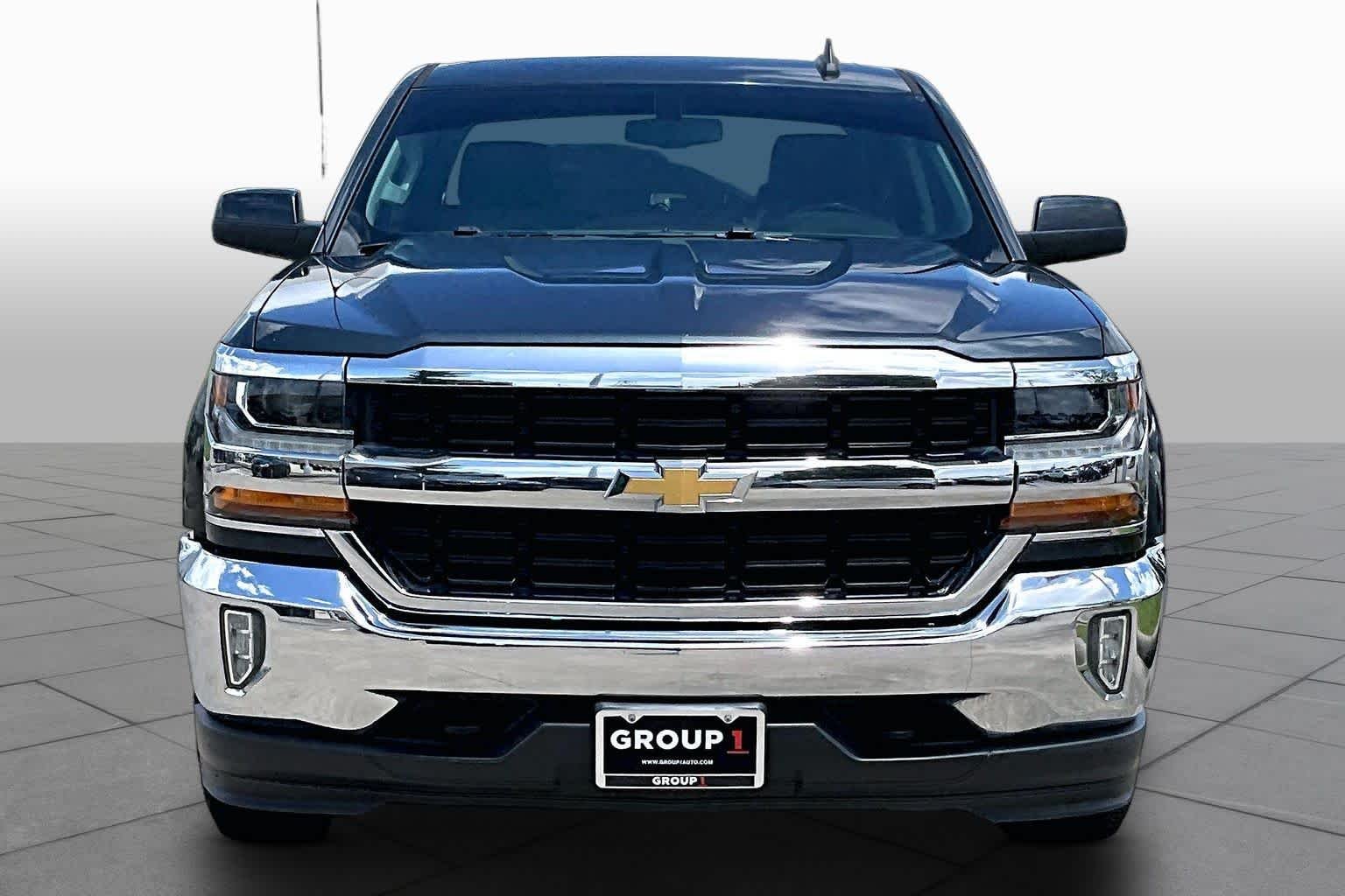 Used 2017 Graphite Metallic Chevrolet LT image 4