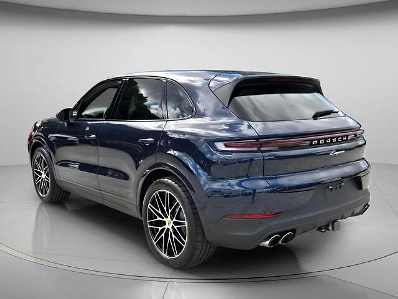 Used 2025  Porsche  image 4