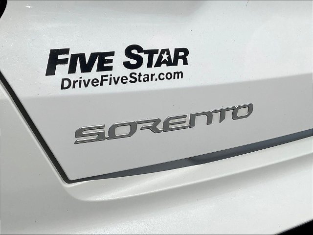 Used 2023 White Kia S image 26