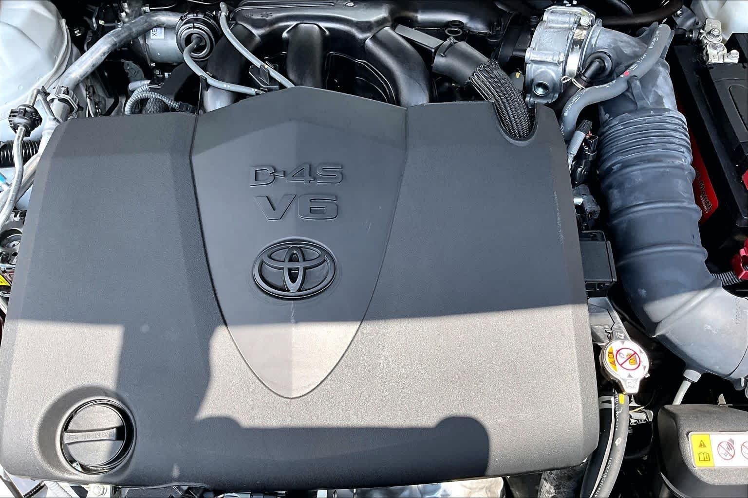 Used 2024 Wind Chill Pearl/Midnight Black Metallic Toyota XSE V6 image 33