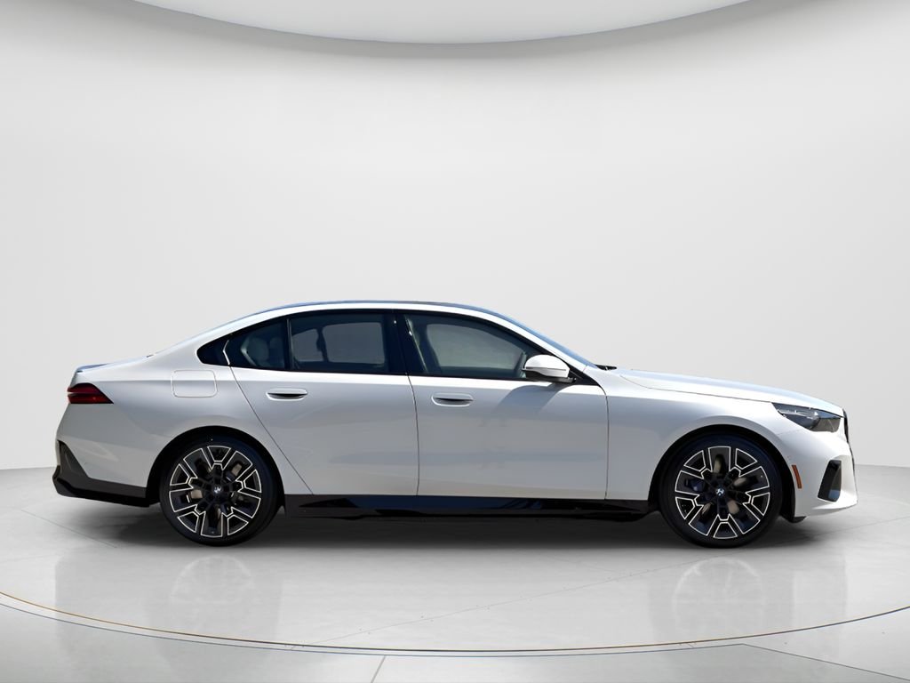 New 2027 Mineral White Metallic BMW 550e xDrive image 4