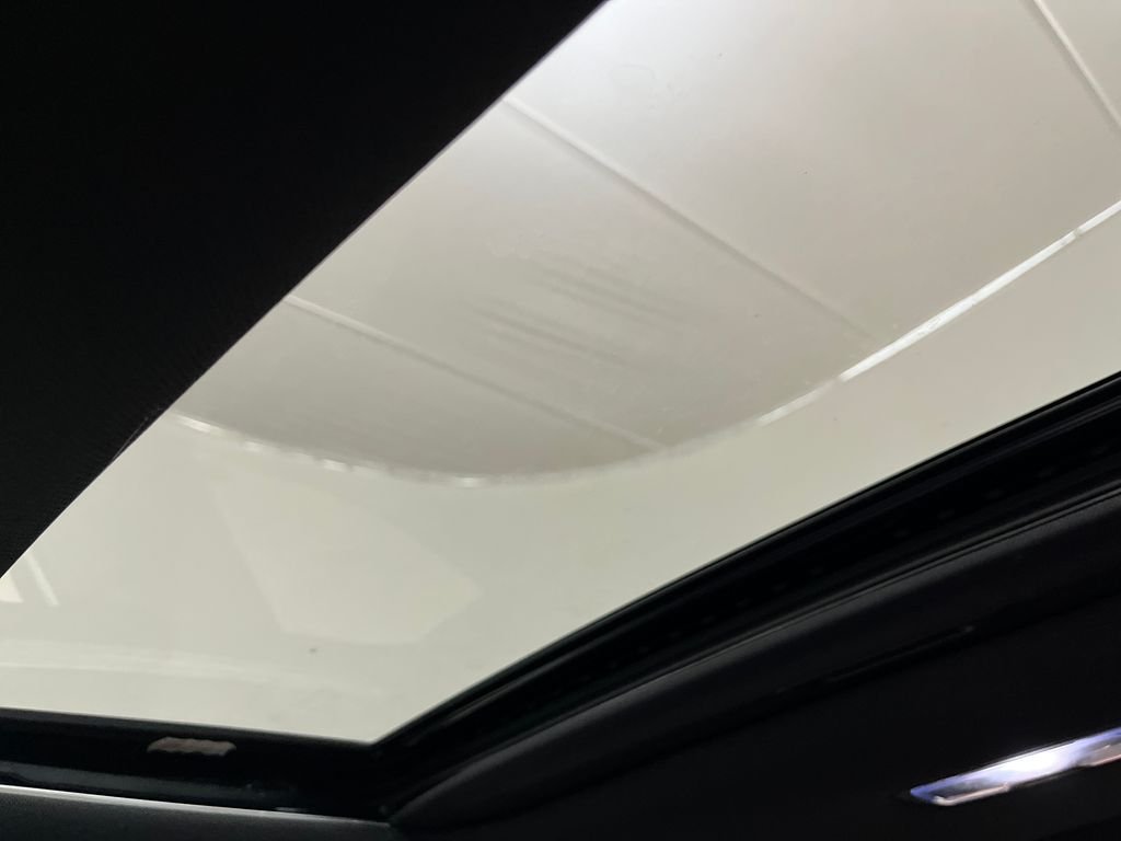 Used 2023 White Hyundai SEL Premium image 23