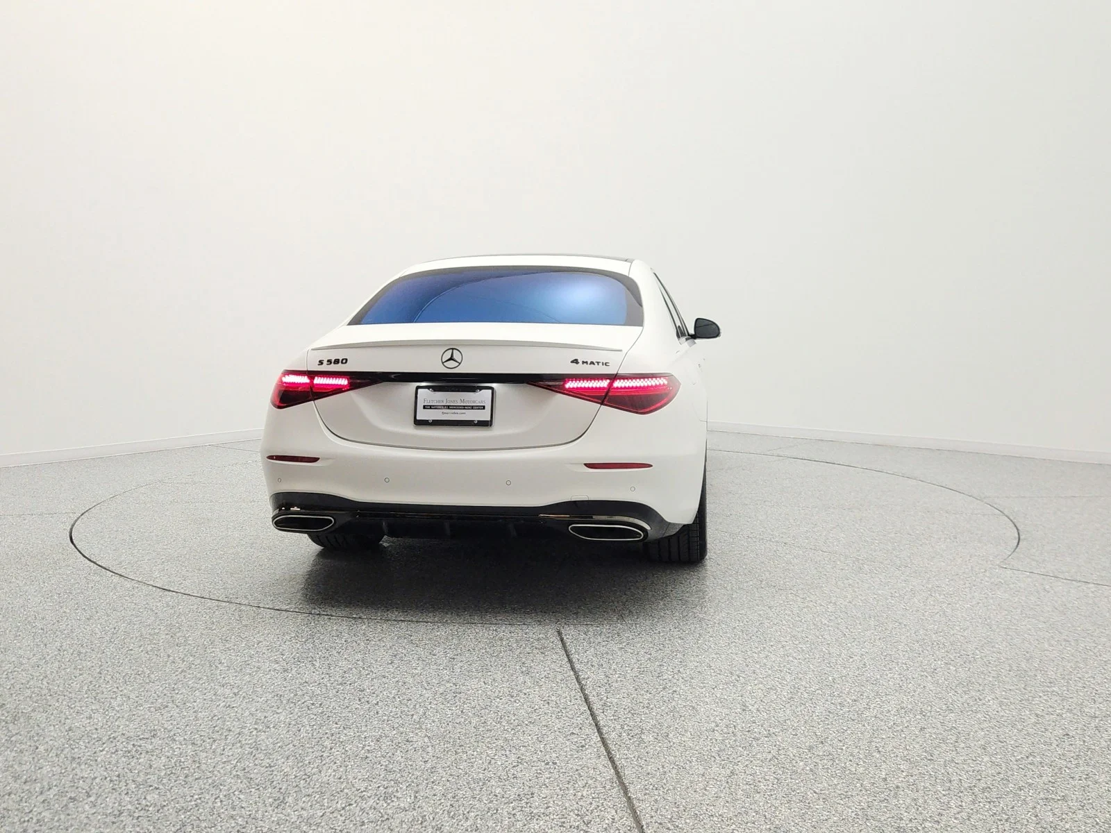 Used 2025 MANUFAKTUR Moonlight White Metallic Mercedes-Benz S 580 4MATIC® Sedan image 6