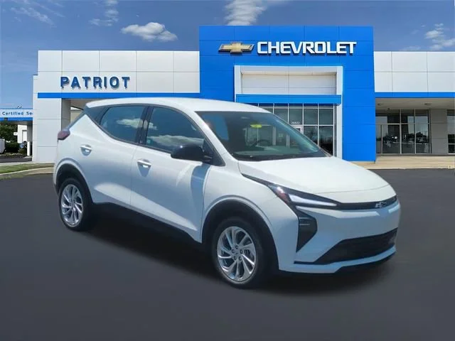 New 2027 Summit White Chevrolet LT image 4