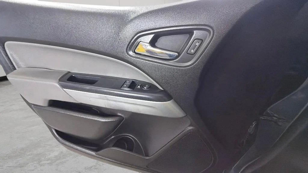 Used 2019 SHADOW GRAY METALLIC Chevrolet 2WD LT image 25