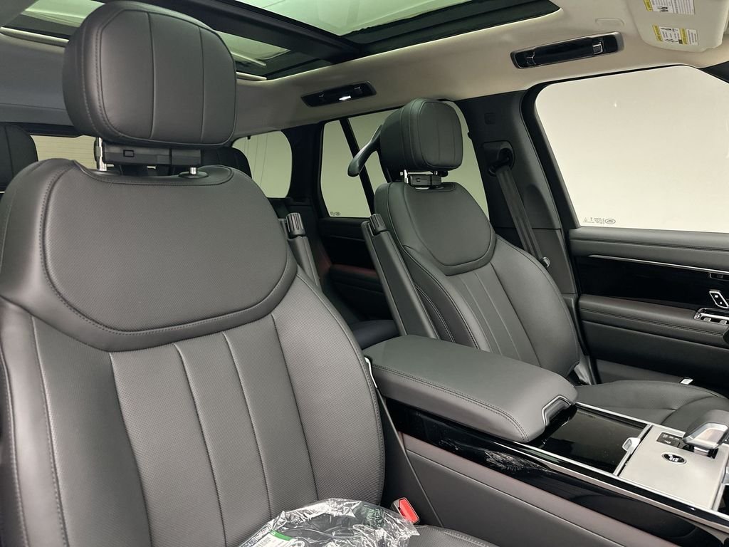 New 2026 Santorini Black Land Rover SE image 14