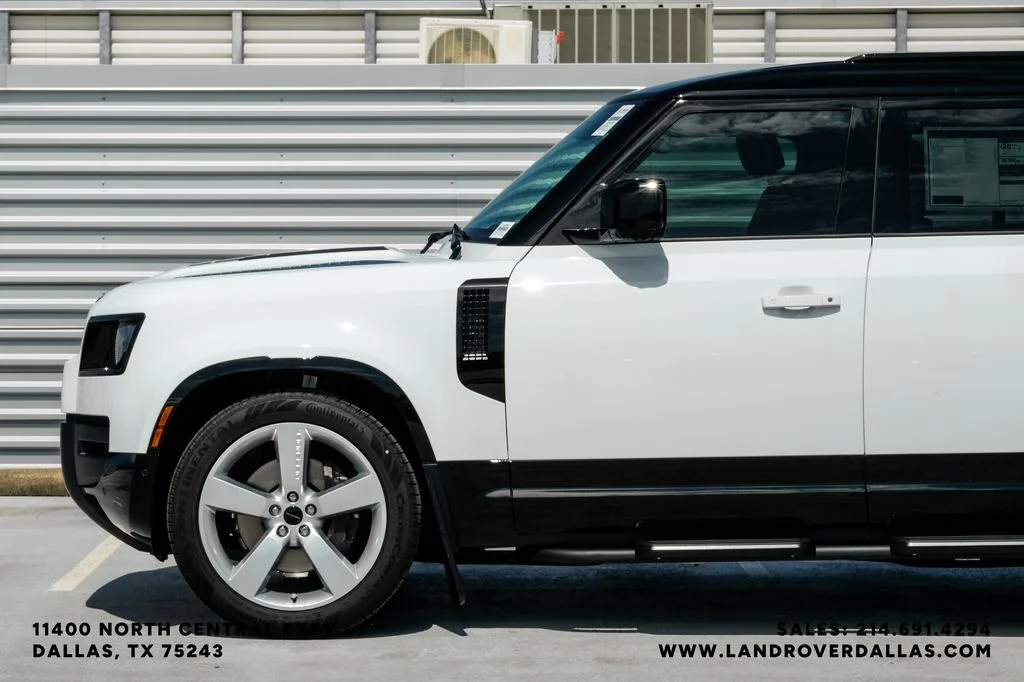 New 2026 Fuji White Land Rover X-Dynamic SE image 16