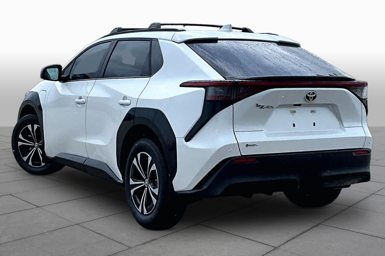Used 2024 Wind Chill Pearl Toyota XLE image 11